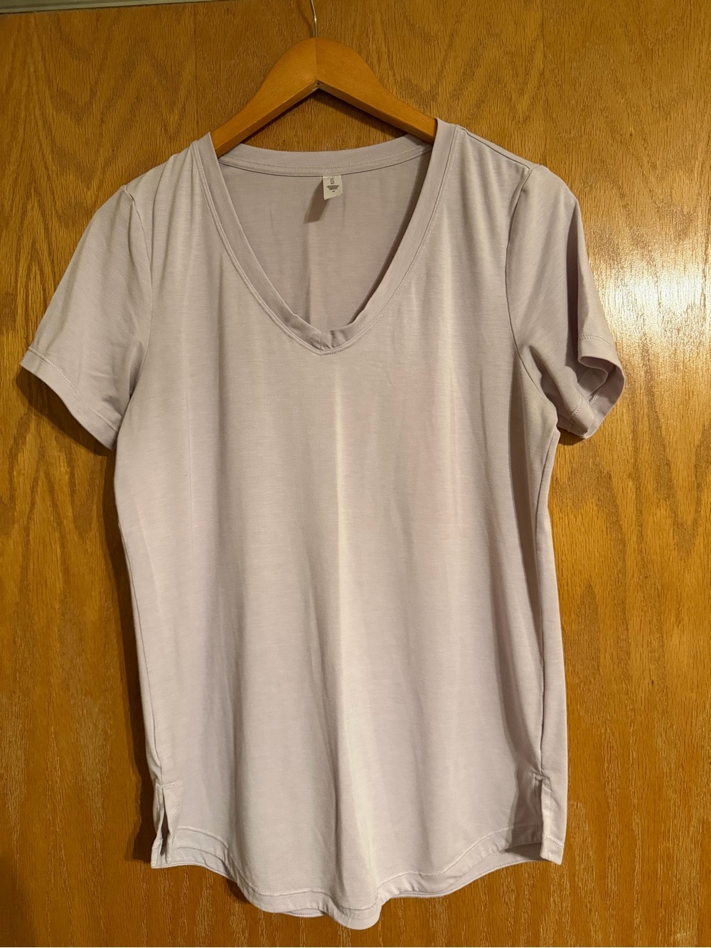 Athleta Women’s Soft Lavender V-Neck Short Sleeve Tee